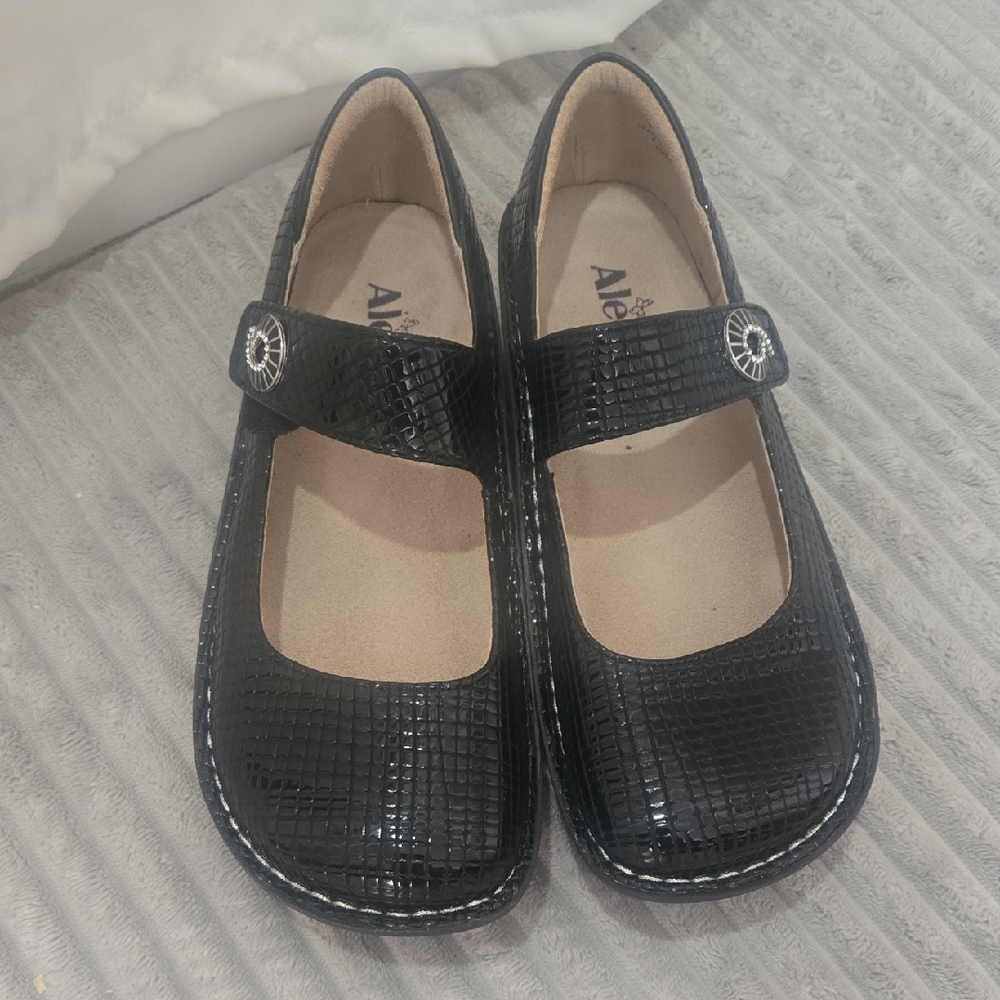 Alegria Textured Black Mary Jane Flats